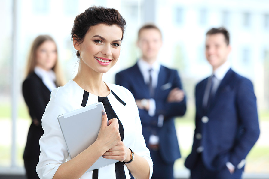 Essentials for the Modern Leader 90325595